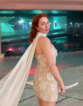 Üç Boyutlu Pelerin Detaylı Mini Elbise - Capa En Flor