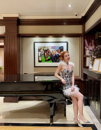 Geometrik Desen Tüylü Mini Elbise - Plumas Geometricas