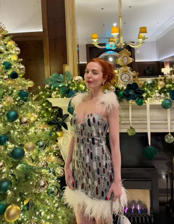 Geometrik Desen Tüylü Mini Elbise - Plumas Geometricas