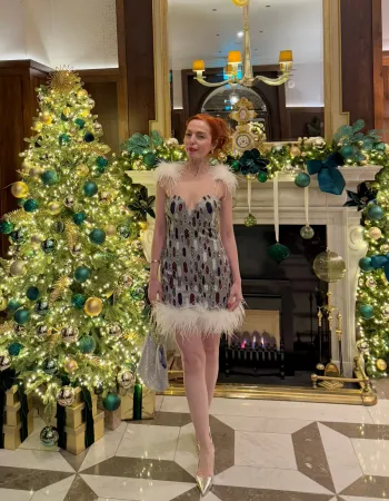 Geometrik Desen Tüylü Mini Elbise - Plumas Geometricas