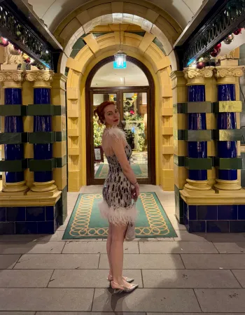 Geometrik Desen Tüylü Mini Elbise - Plumas Geometricas